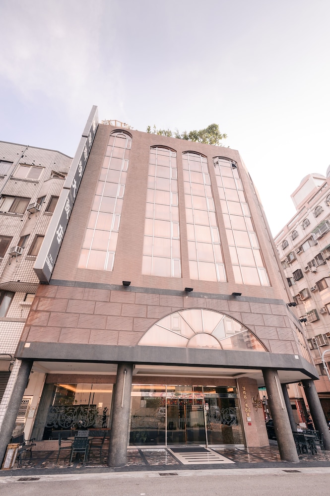 Waugh Den Hotel 2/61