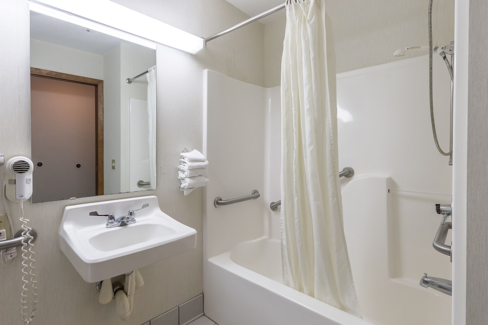 Quality Express Inn Suites Mineral Wells 48/49