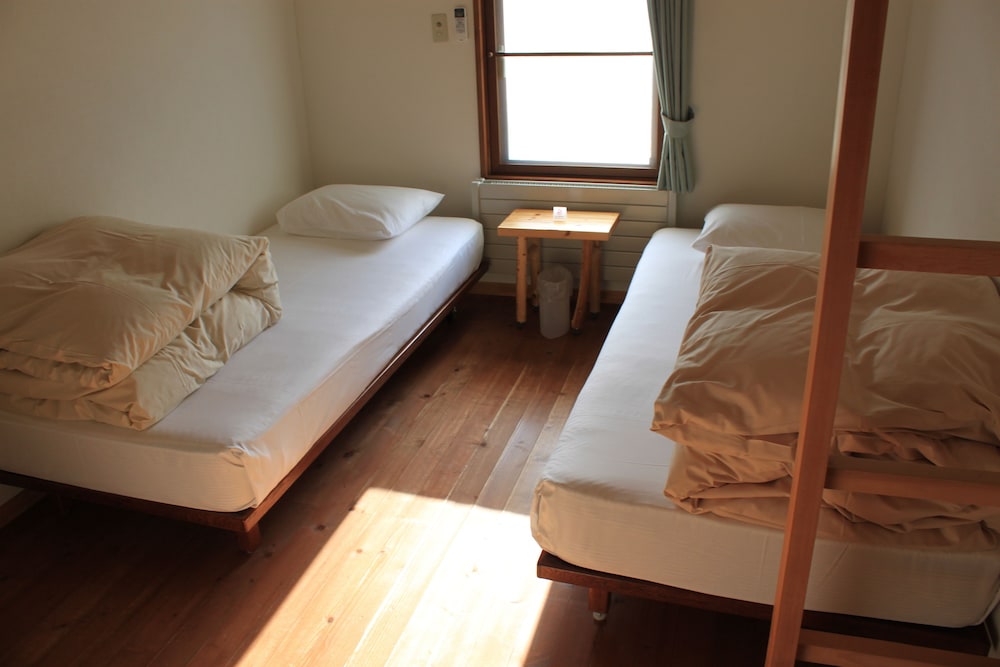ROOM, TWIN BEDS, PRIVATE BATHROOM