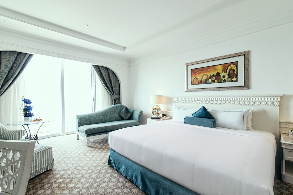 Al Habtoor Grand Resort, Autograph Collection 10/75