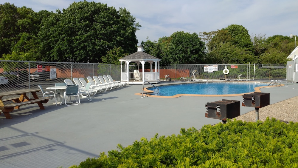 Ambassador Inn Suites 4/43