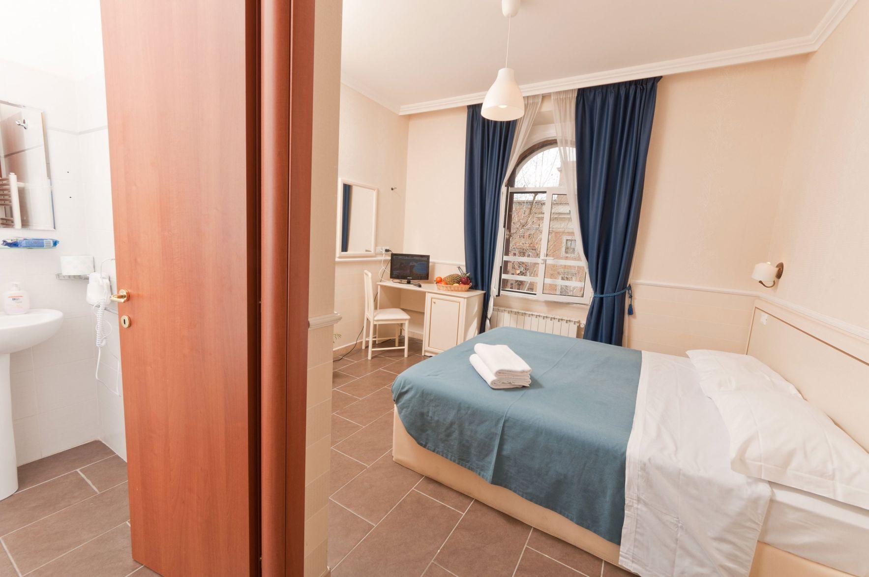 ROOM, TRIPLE
