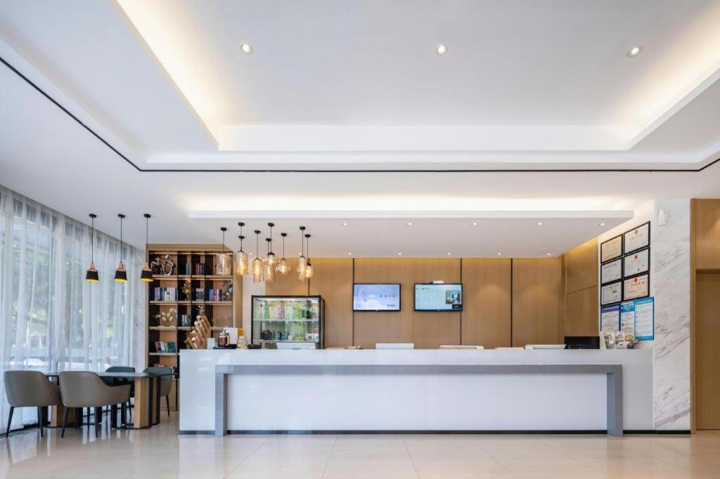 City Comfort Inn (Maoming High Speed Railway Station Wenming Road) 21/57