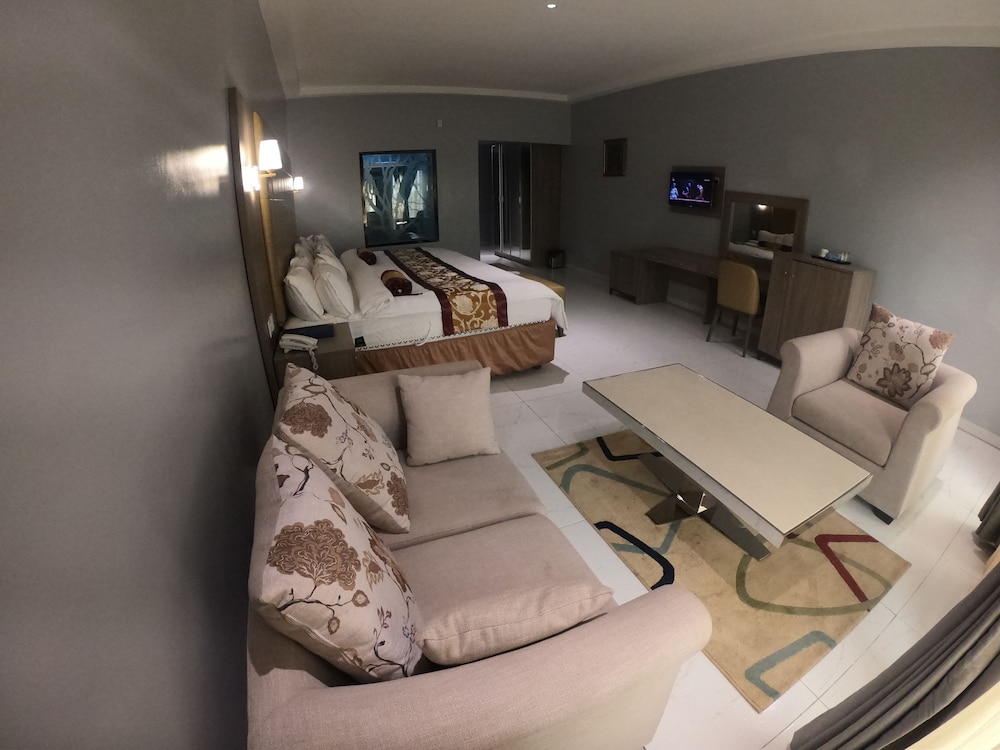 Maxbe Continental Hotel 15/33
