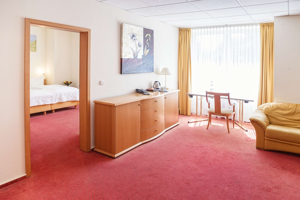 Hotel Danischer Hof Altenholz By Tulip Inn 27/45