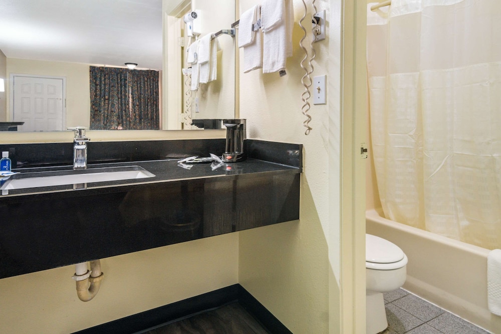 Rodeway Inn Ranger I-20 15/20