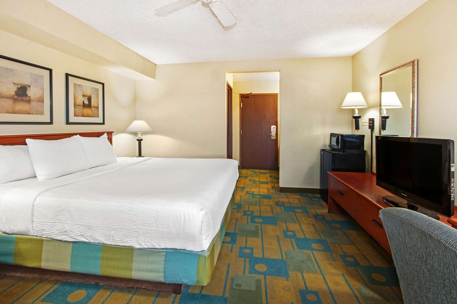 La Quinta Inn & Suites by Wyndham Albuquerque Journal Ctr NW 11/49