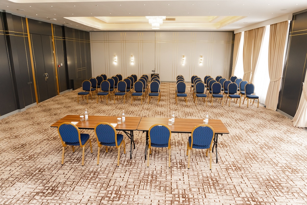 Park Dedeman Almaty 56/64