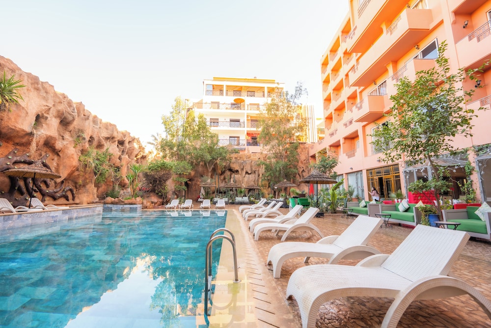Imperial Holiday Hotel 79/86