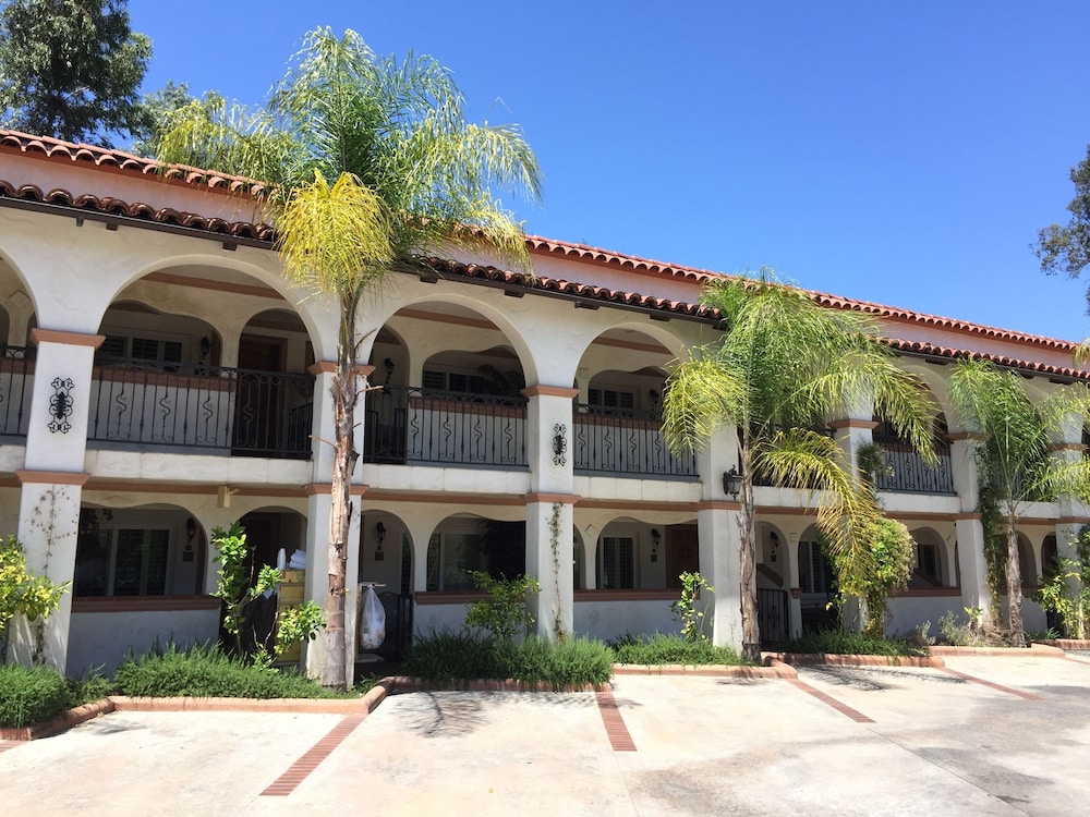 Chantico Inn 6/70