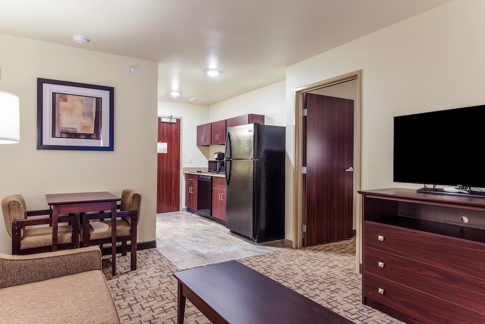 Cobblestone Hotel and Suites Torrington 33/37