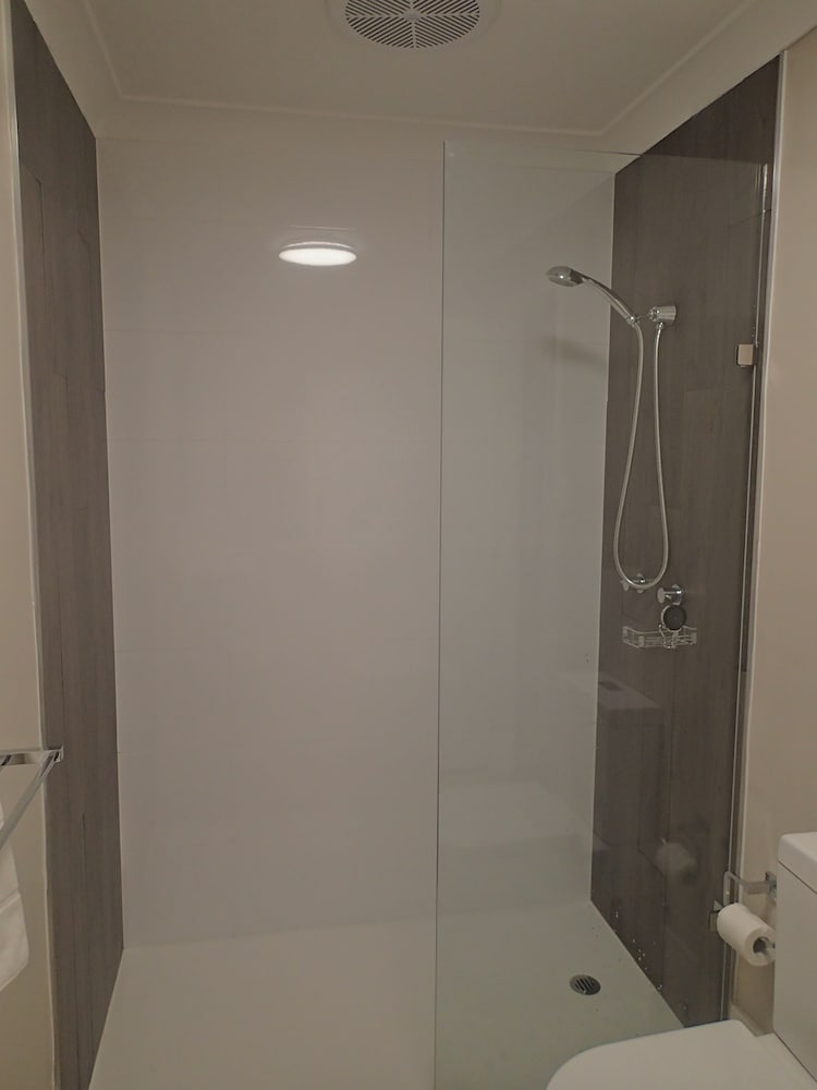 DUNGOWAN HOLIDAY ACCOMODATION 74/75