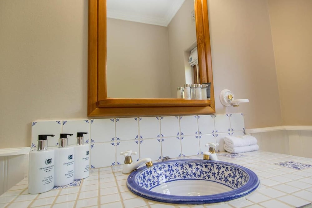 Montagu Vines Guest House 50/50