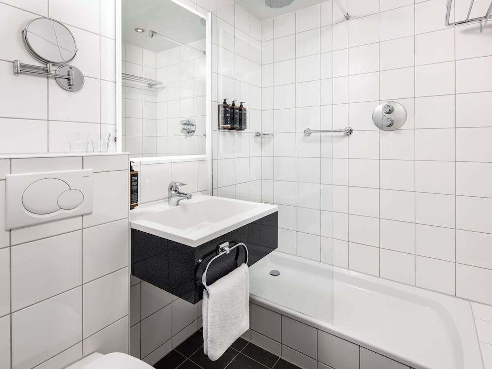 Mercure Birmingham West Hotel 60/63
