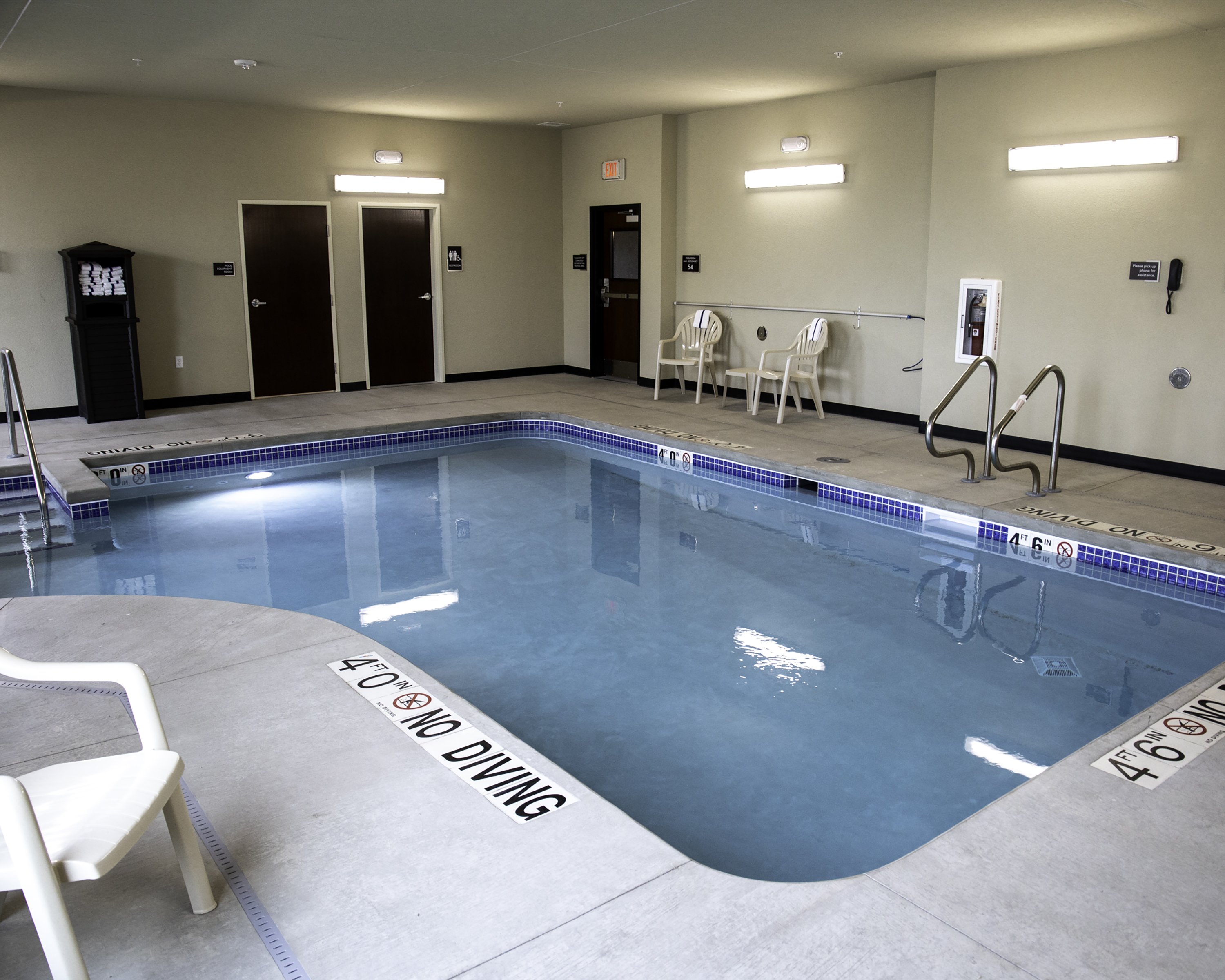 Cobblestone Hotel & Suites - Two Rivers 16/42