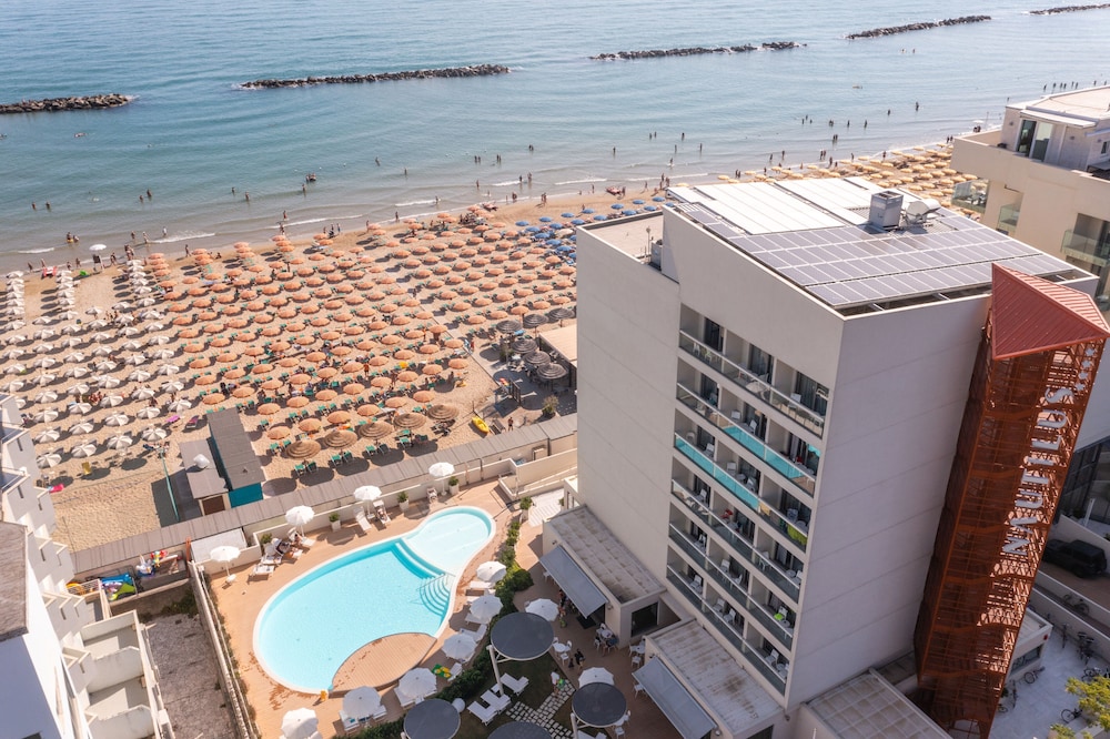 Nautilus Family Hotel 2/50