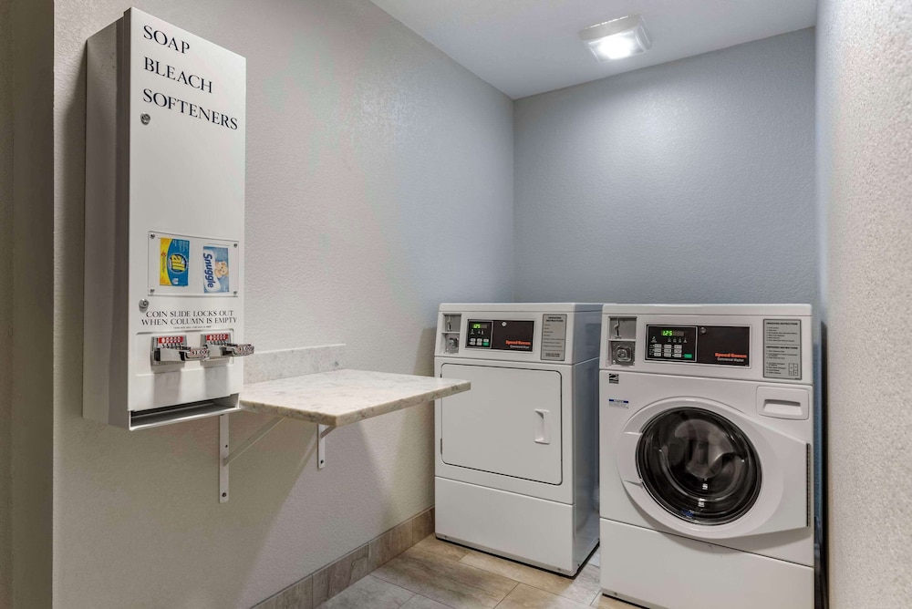 Comfort Inn & Suites Tualatin - Lake Oswego South 54/60