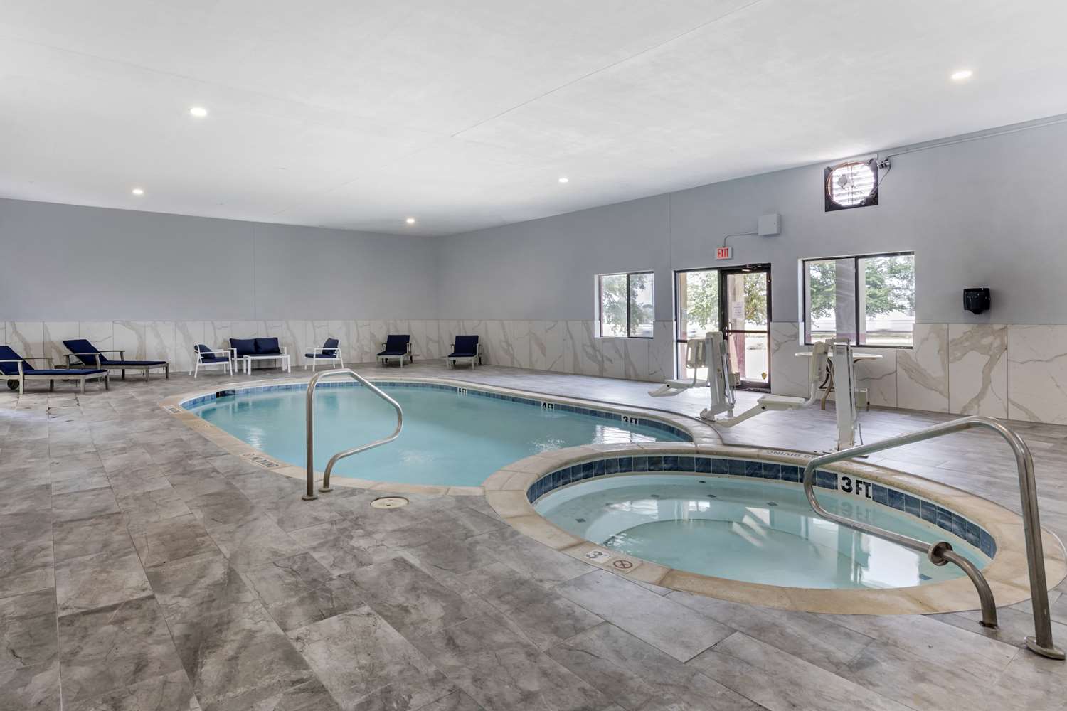 Best Western Plus Texoma Hotel and Suites 21/44