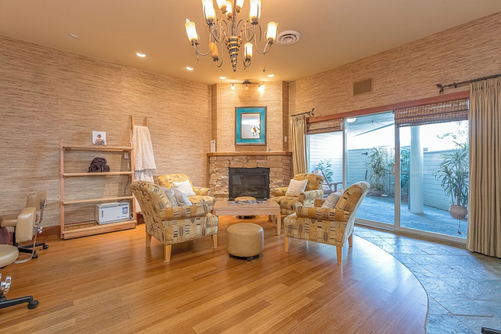 Pacific Shores Resort & Spa 23/48