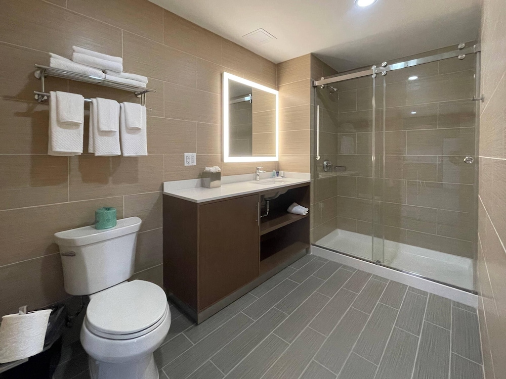 MainStay Suites Bronx - Belmont 56/61