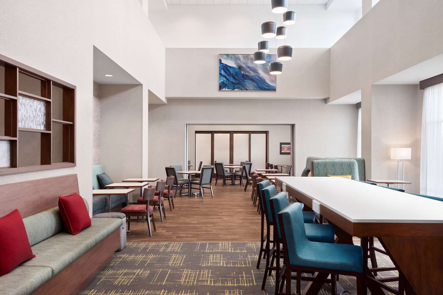 Hampton Inn & Suites by Hilton Kelowna Airport 10/21