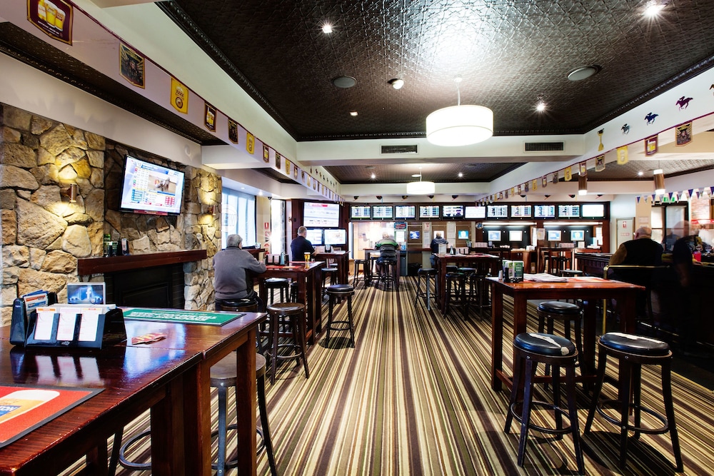 Nightcap at Federal Hotel Toowoomba 52/62