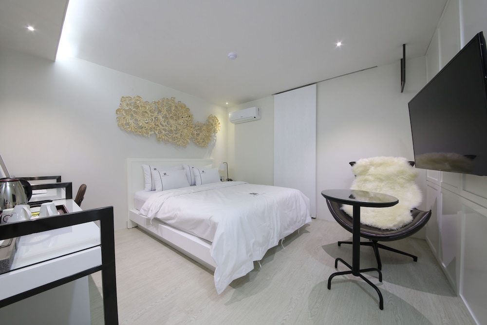 Avenue Hotel 29/41