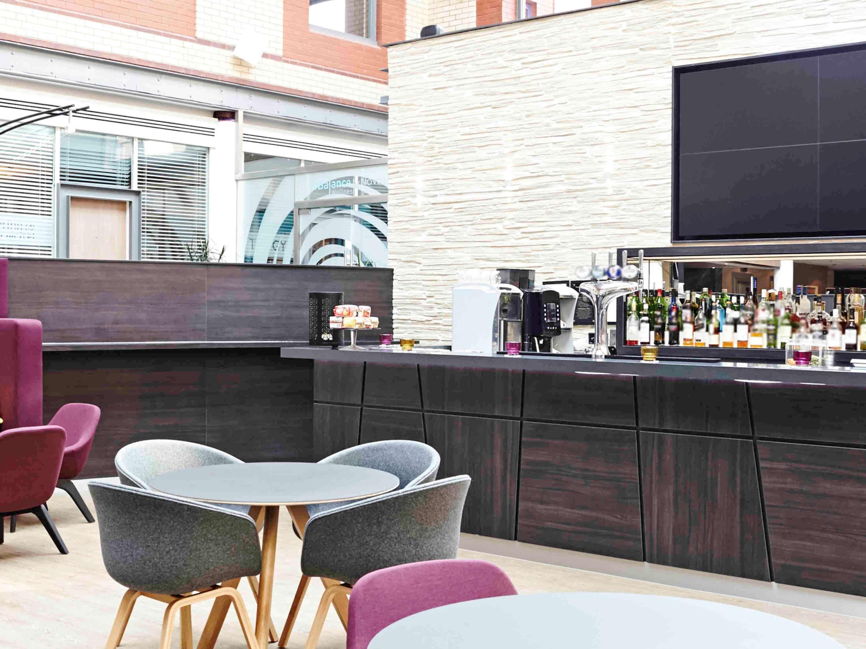 Novotel London Heathrow Airport - M4 Jct 4 Hotel 39/50