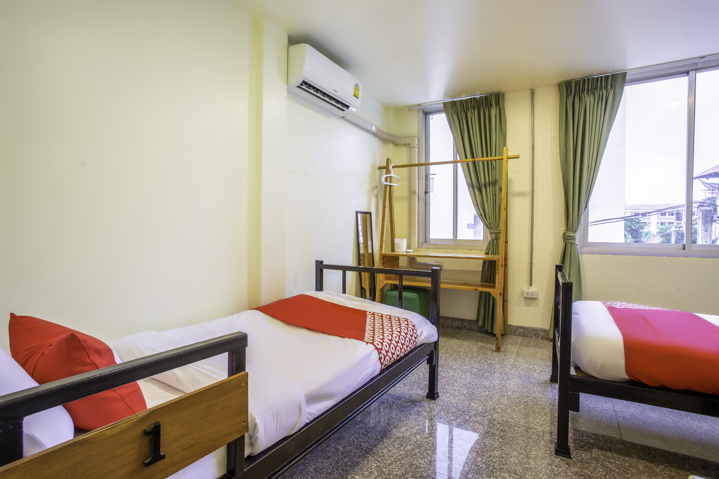 Private, Twin Beds, Shared Wing 5/8