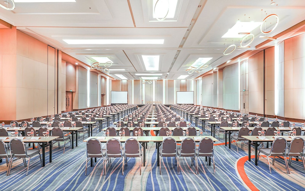 HARRIS Hotel & Conventions Bekasi 35/47