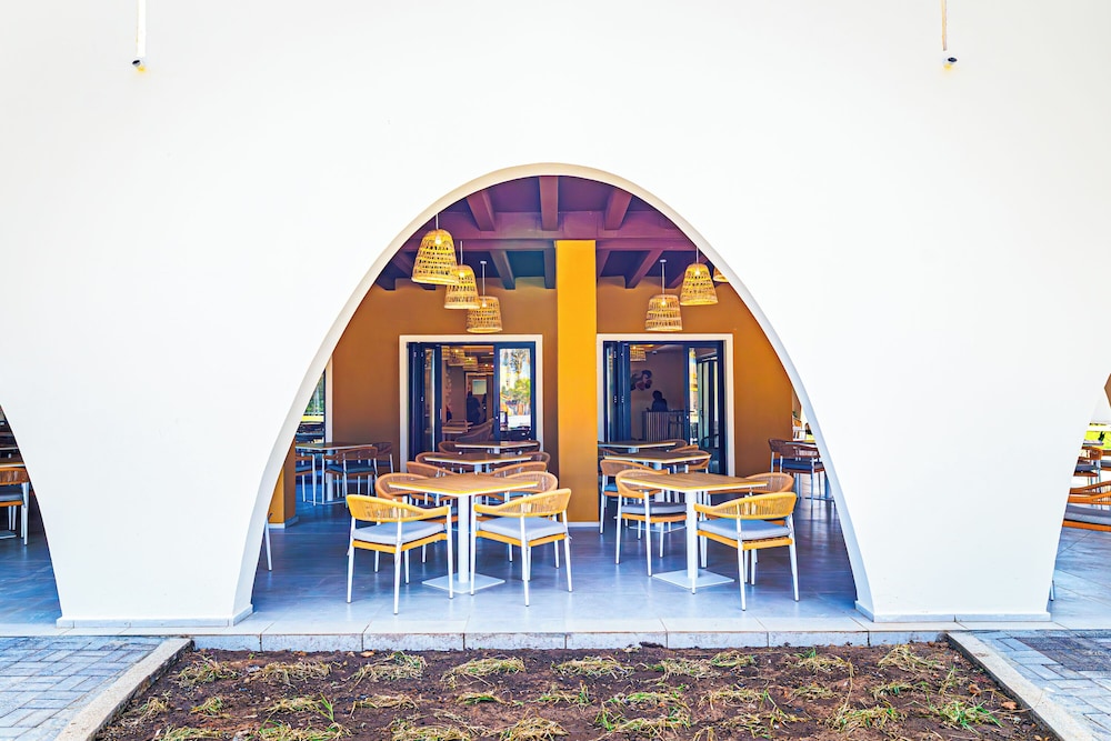Palm Beach Resort Banjul 5/50