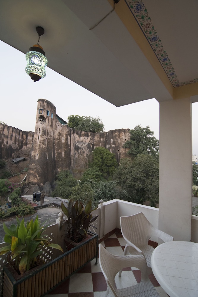 Chitrakatha 74/78