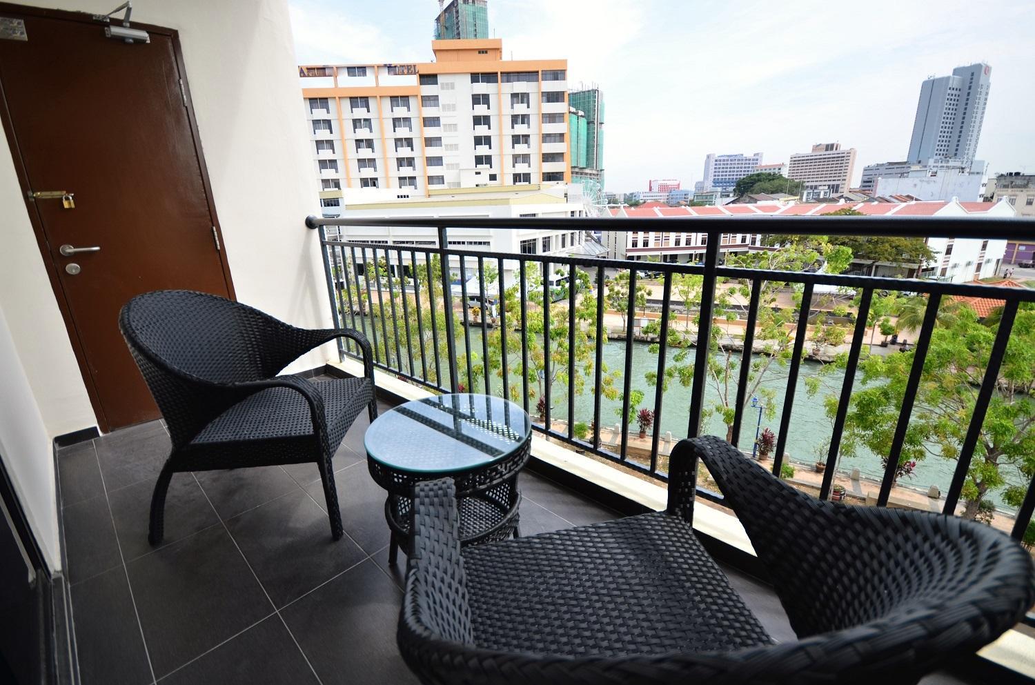 906 Riverside Hotel 4/51