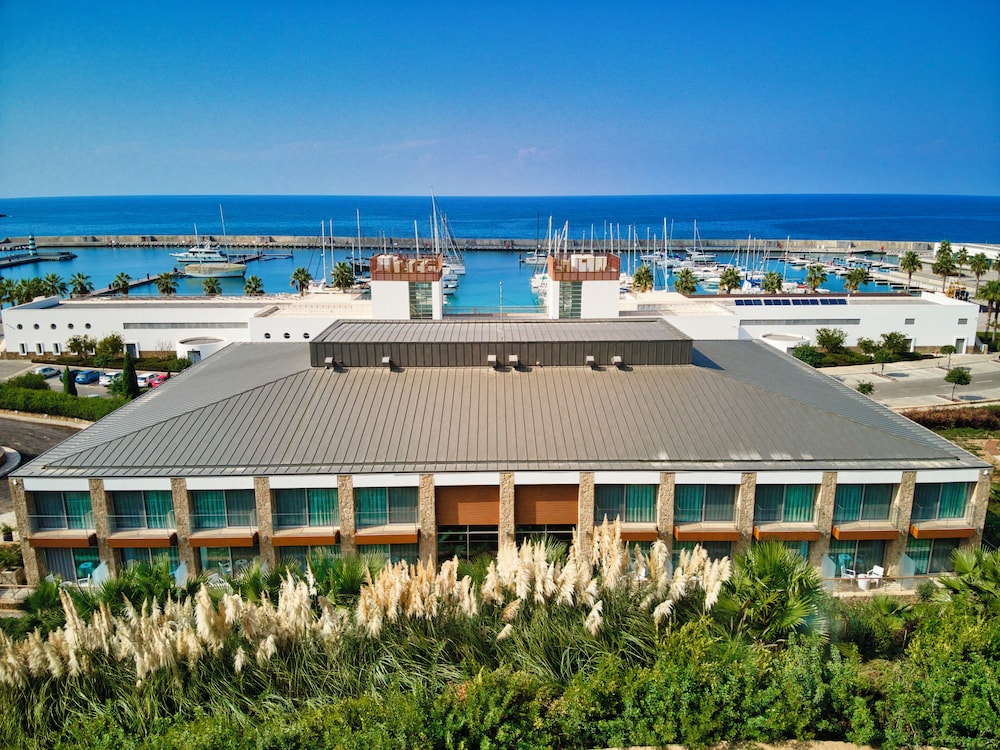 Karpaz Gate Marina 28/33