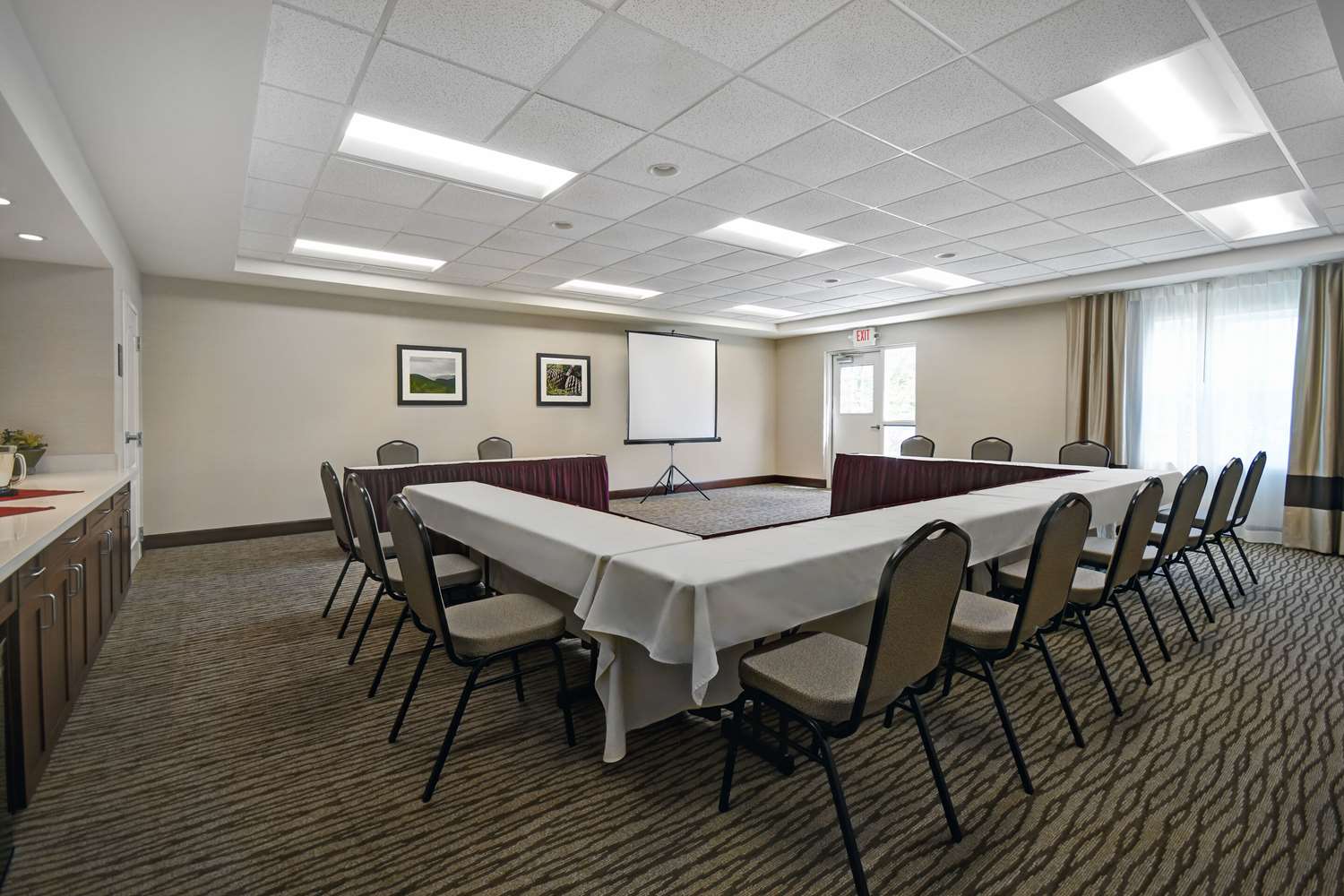 Comfort Inn & Suites Wilton, ME 17/27
