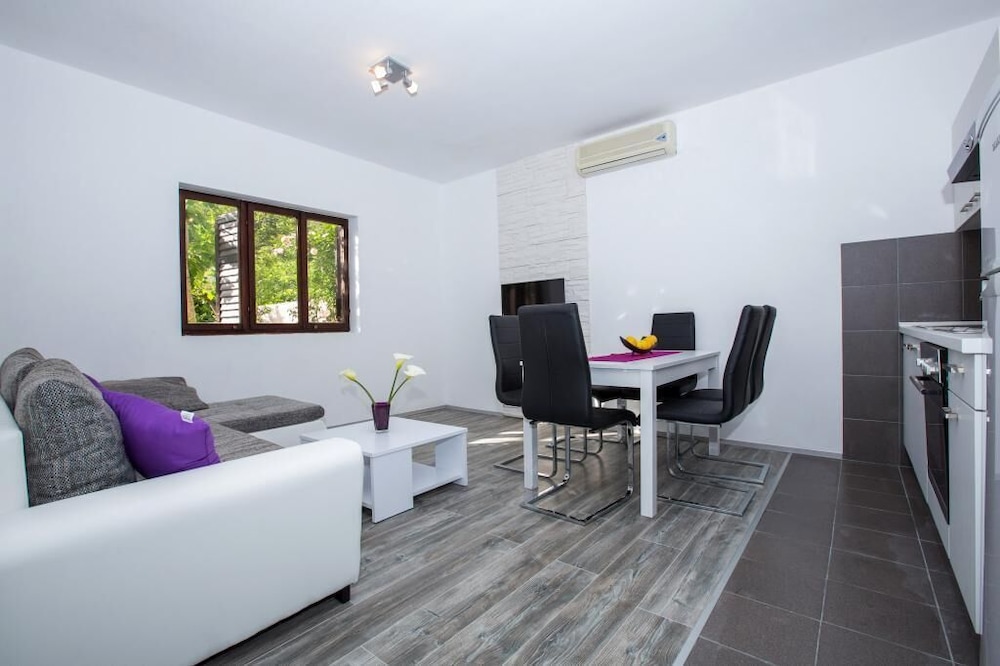 APARTMENTS VILLA ROZA 44/67