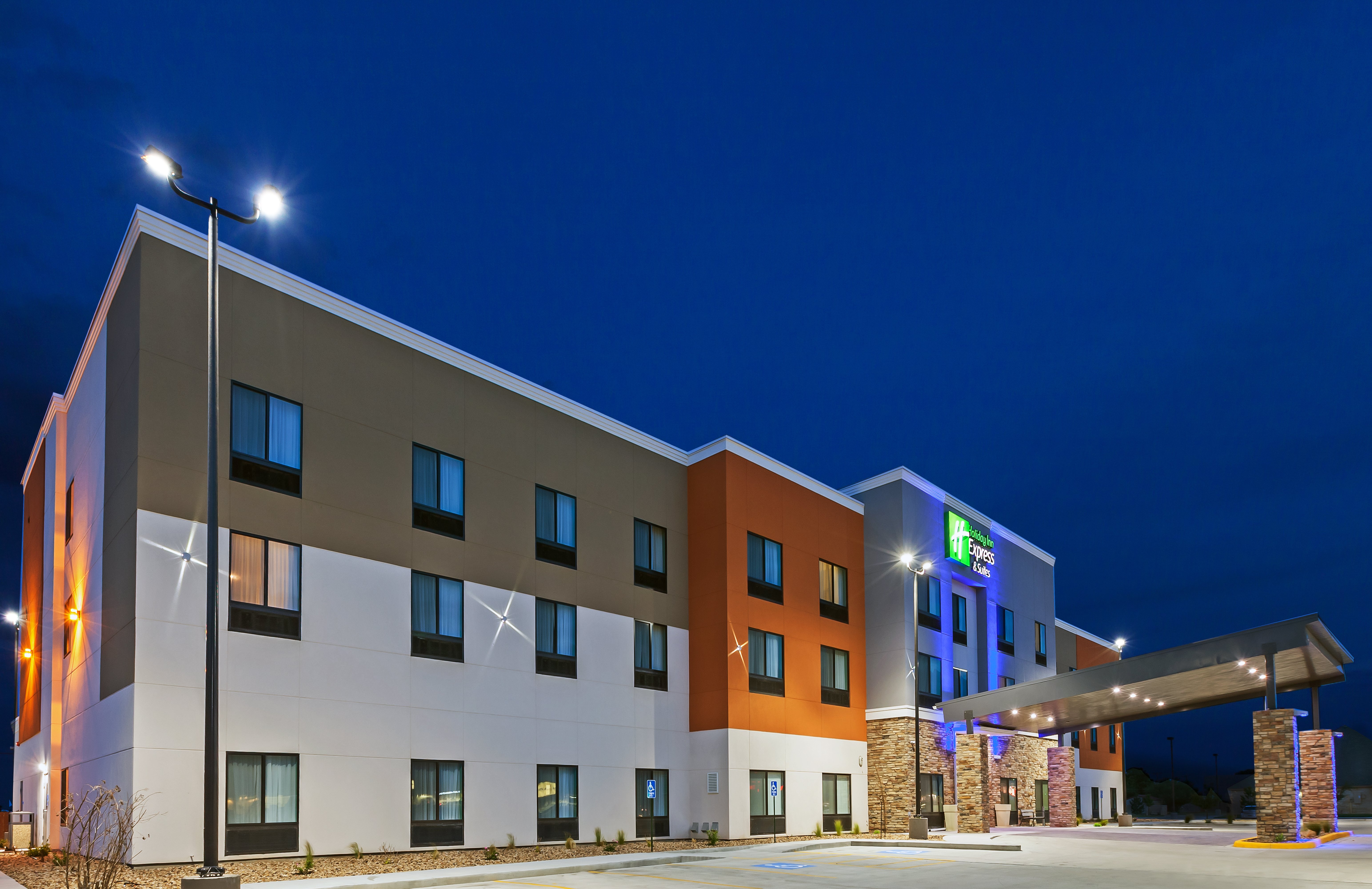 HOLIDAY INN EXPRESS & SUITES PERRYTON 2/50