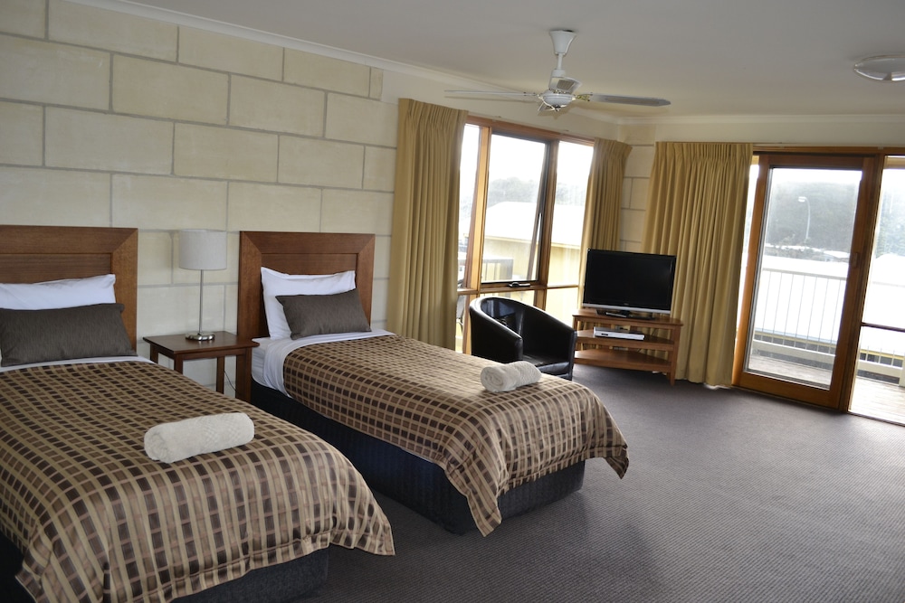 LOCH ARD MOTOR INN 19/63