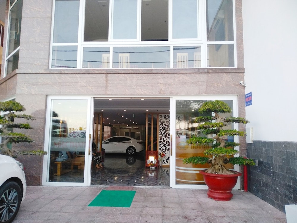 Ngoc Hanh Beach Hotel 4/75