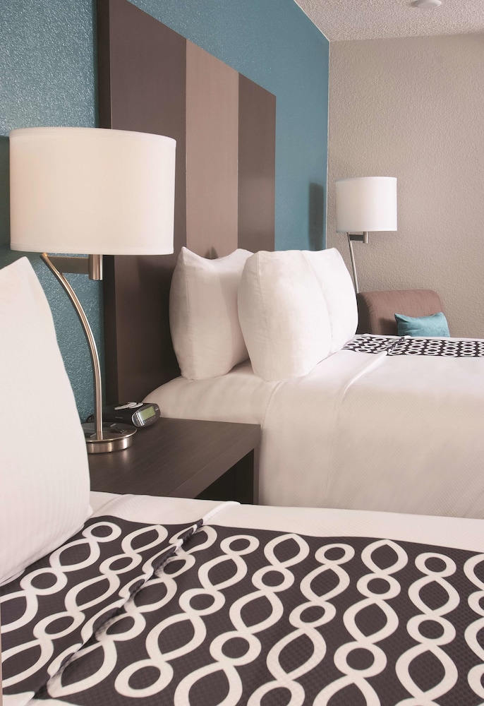 La Quinta Inn & Suites by Wyndham Atlanta Airport North 20/60