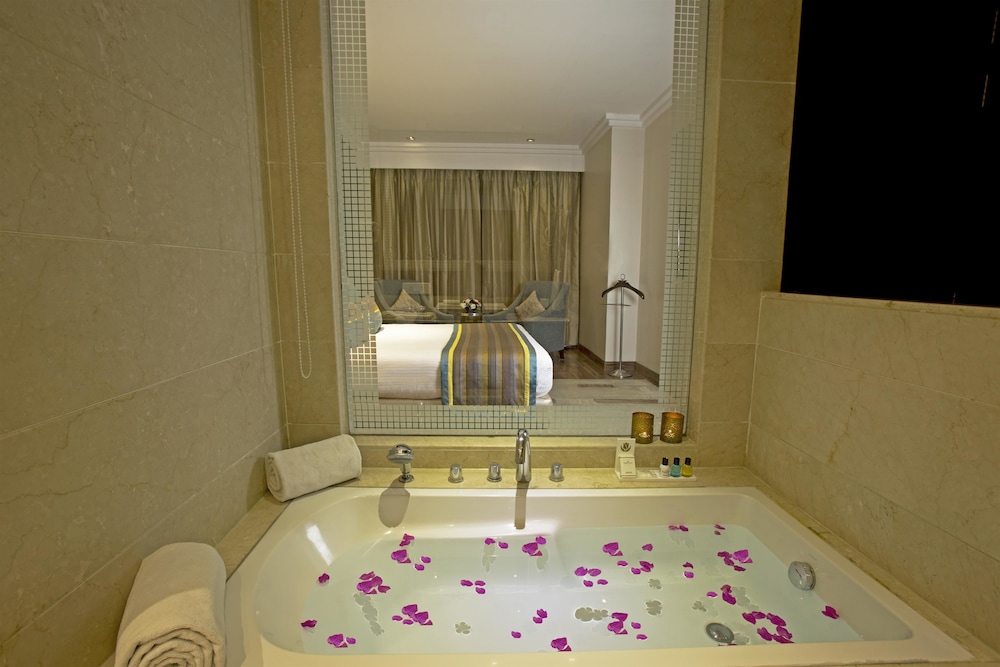 Golden Tulip Chandigarh Panchkula 29/29
