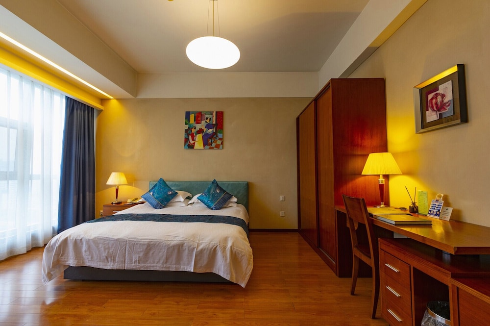 East King Business Hotel 7/50