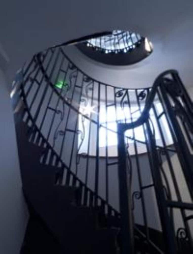 Hotel Le Colisee in PARIS