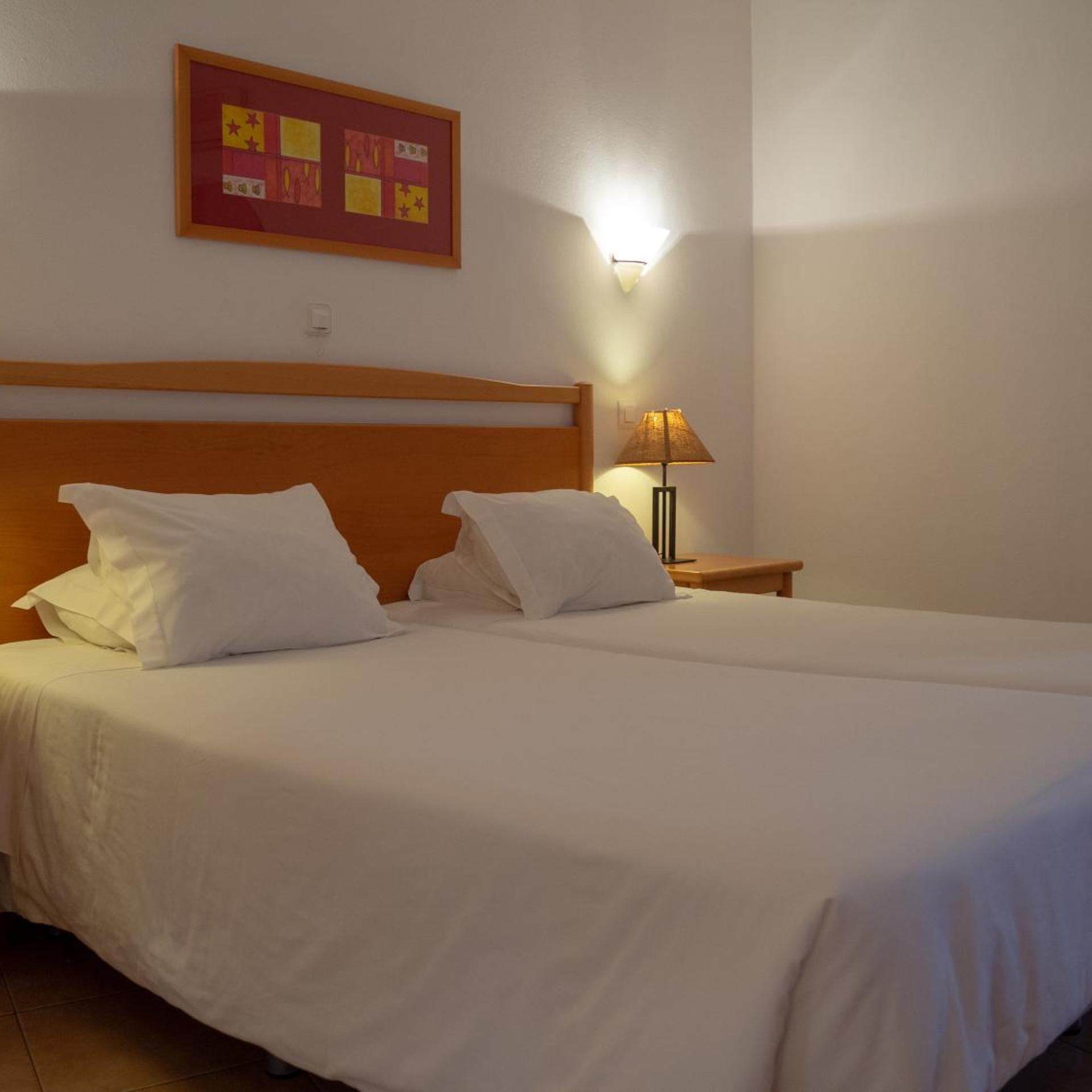 Room, Double or Twin Bed, Pool View, Balcony