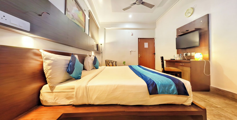 Elite Suites Mint Gomti Nagar 11/50