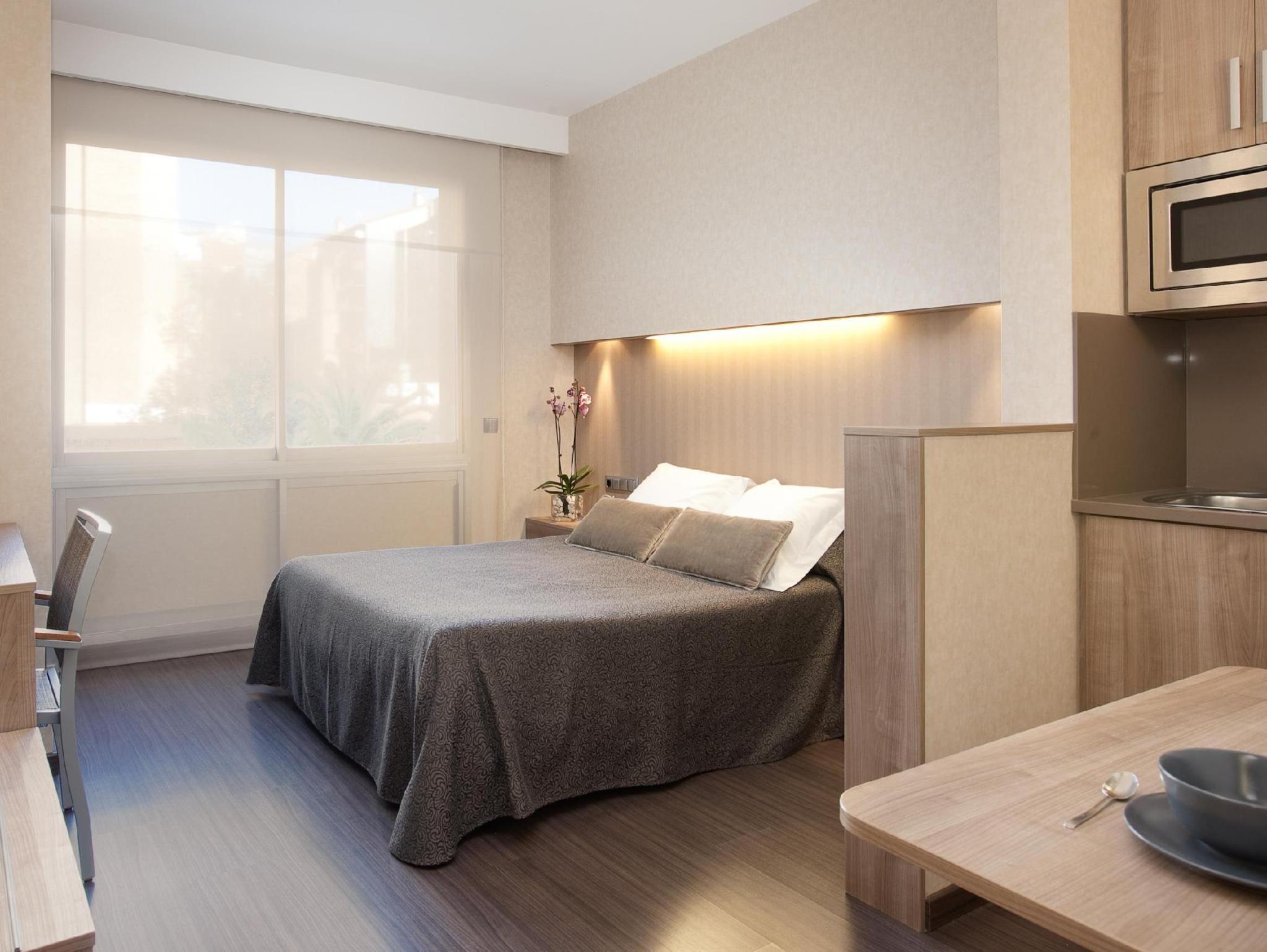 Silver Aparthotel 13/48