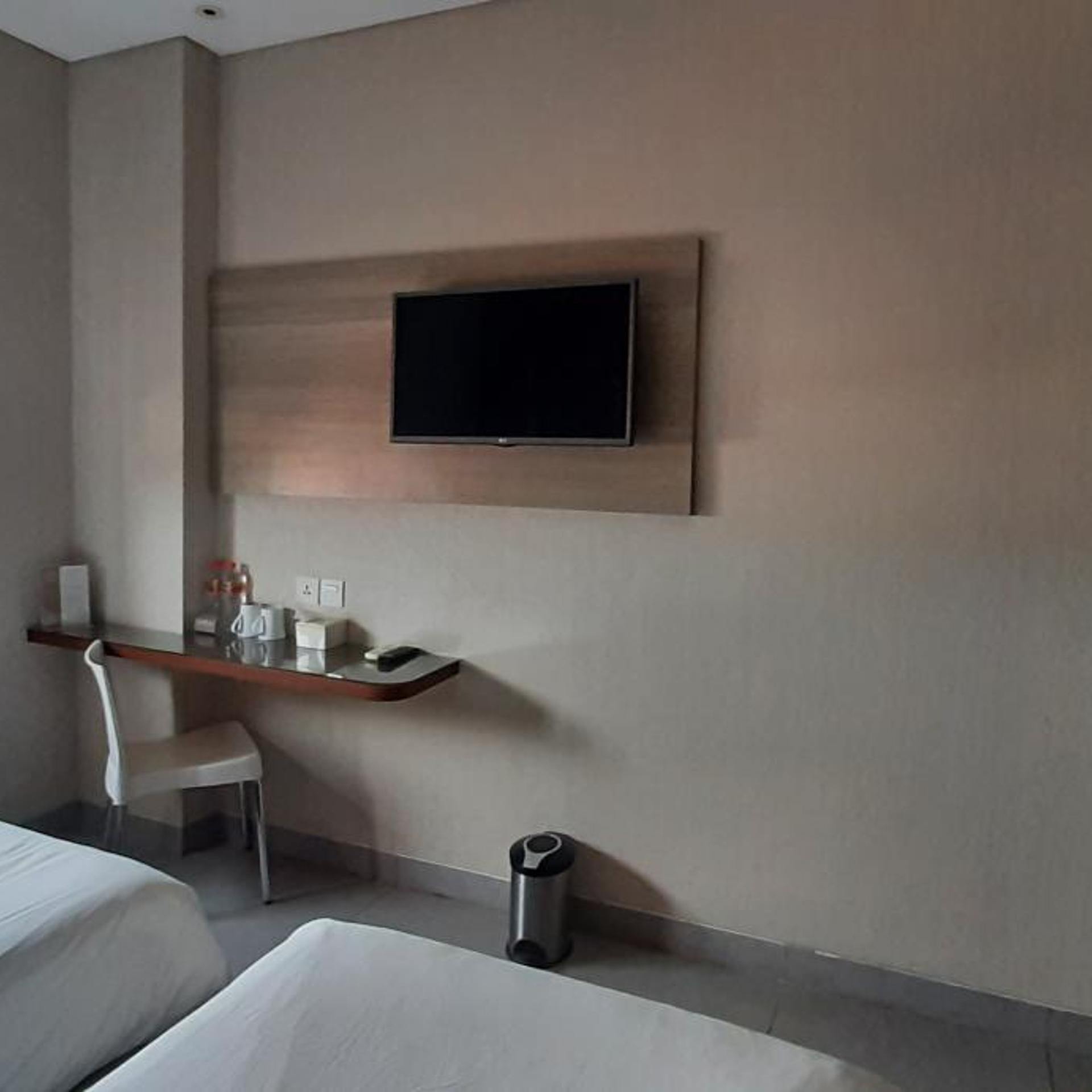 Lynn Hotel Serang 24/43