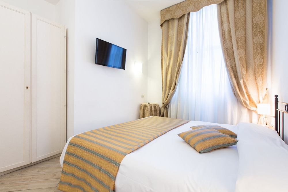 HOTEL AGLI ARTISTI 8/32