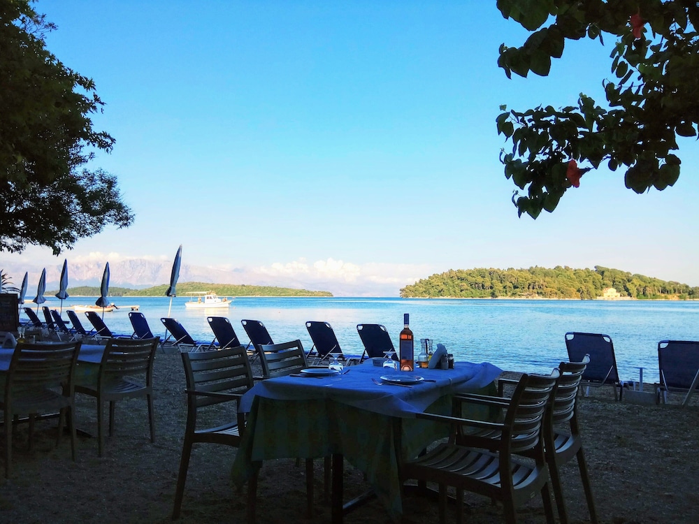 Avra Beach Hotel 50/55