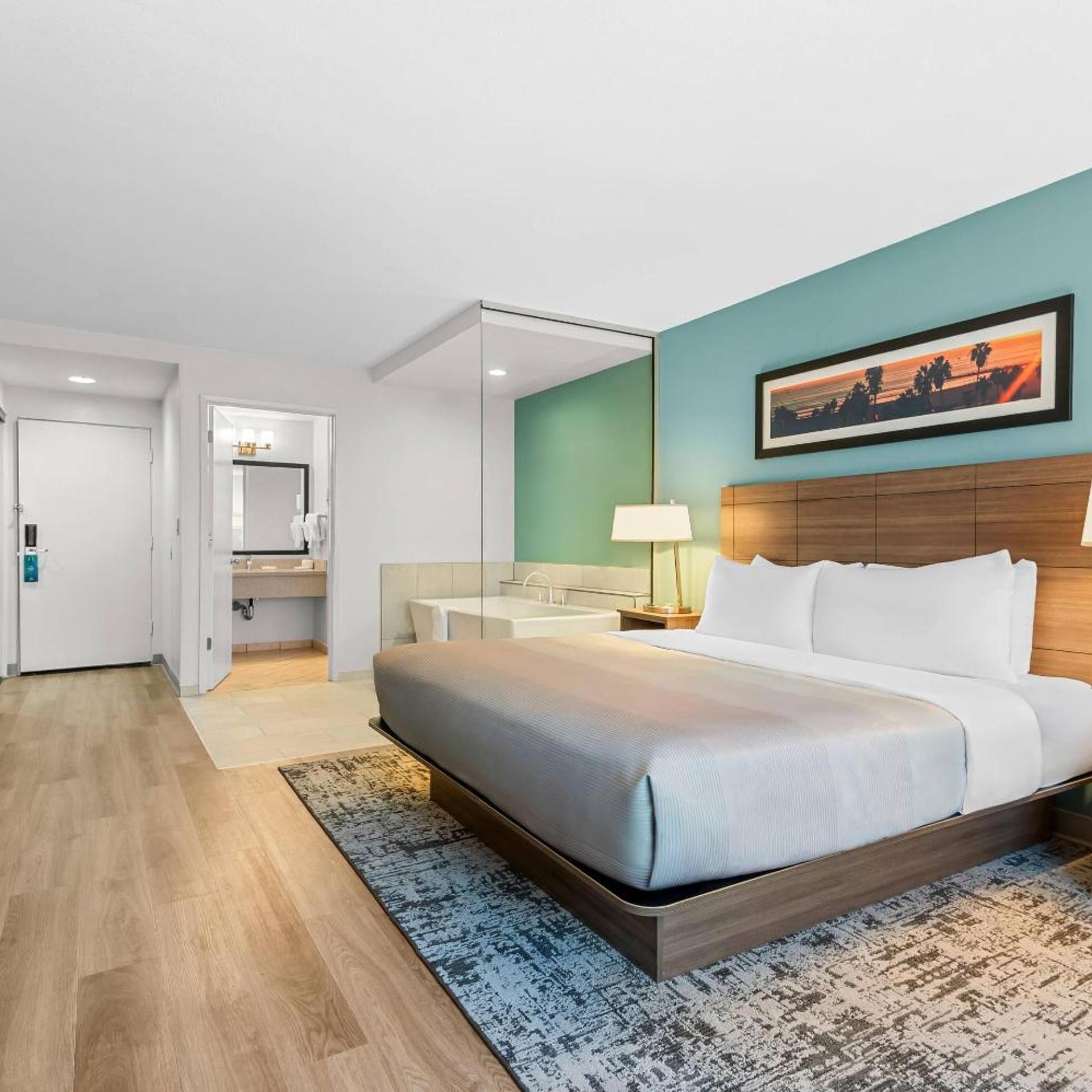 Suite, King Bed, Hot Tub